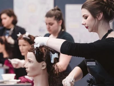 Richten Sie Ihr Studio ein mit stilvoller Fußpflege Einrichtung & professioneller Friseureinrichtung