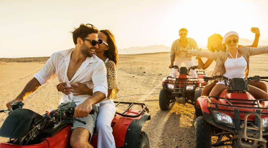 Abenteuertourismus in Dubai: Erkunden Sie die Wüste mit einer Premium-Safari, Quadfahren und Sandboarding