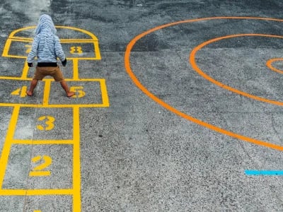 Warum Bewegung im Alltag wichtig ist durch Bewegungsspiele mit Kindern