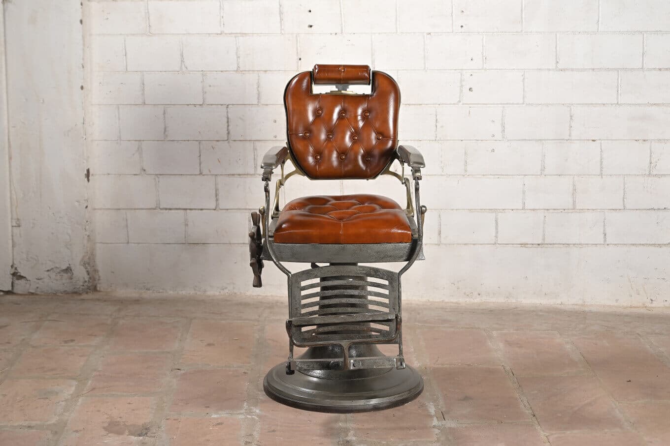Herren Friseurstuhl mit Stil: Komfortabel, robust und elegant