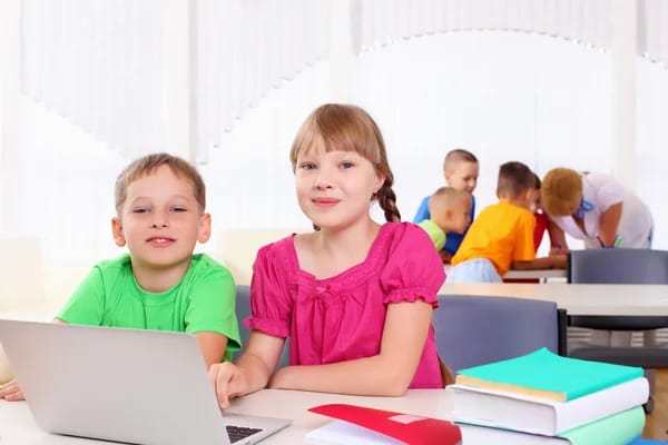 Wie man Kinder auf die Schule vorbereitet: Tipps für Eltern