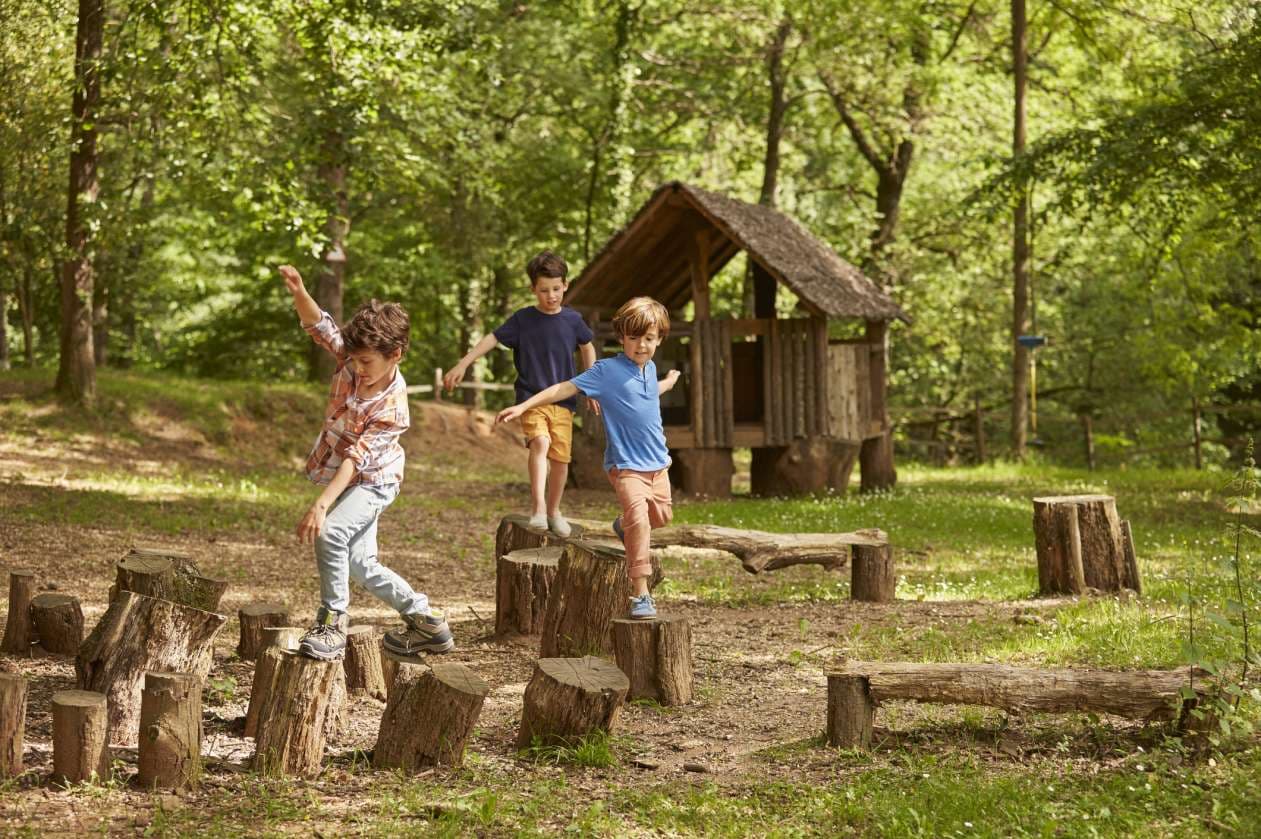 Warum Bewegung im Alltag wichtig ist durch Bewegungsspiele mit Kindern