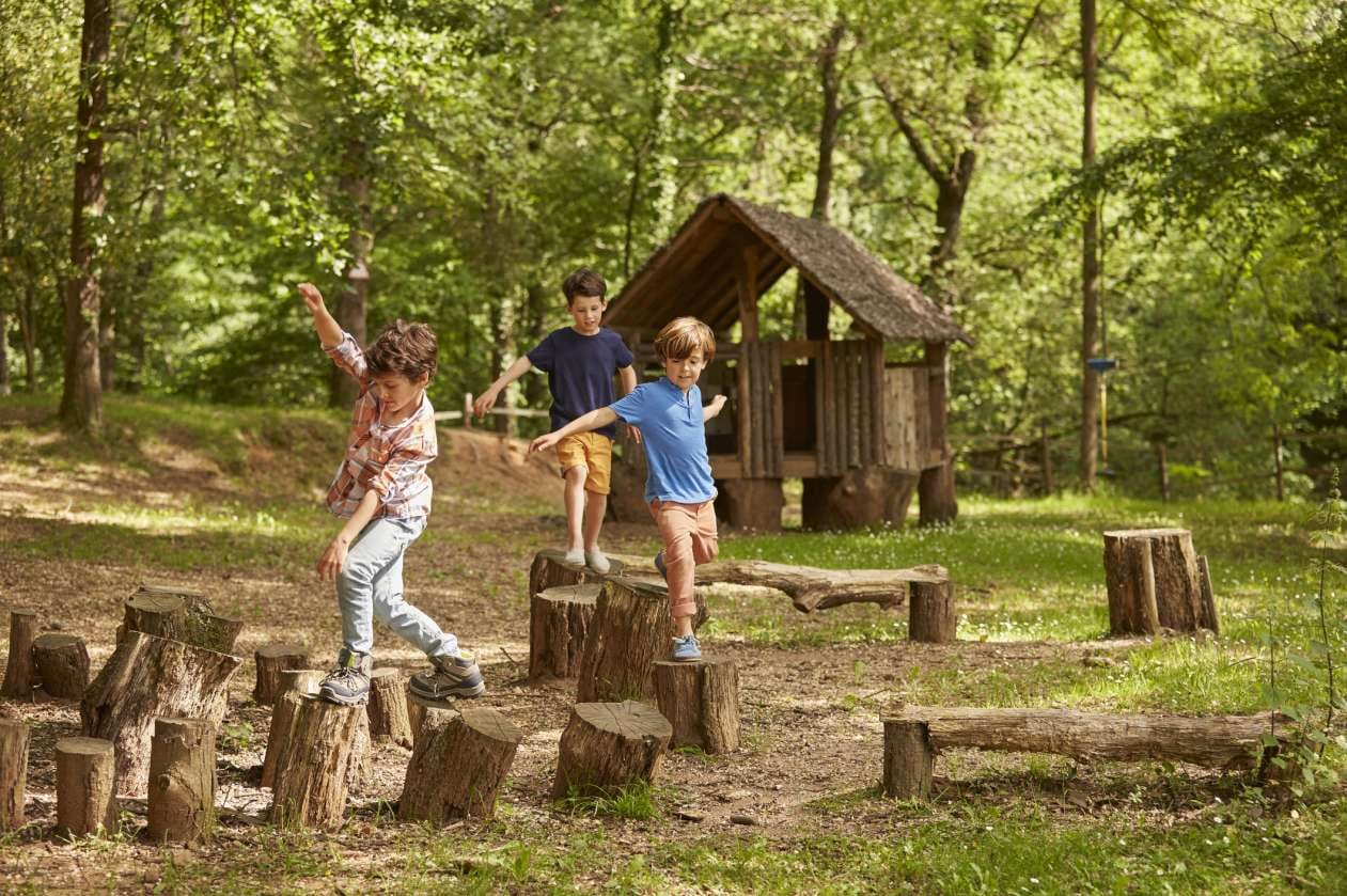 Warum Bewegung im Alltag wichtig ist durch Bewegungsspiele mit Kindern