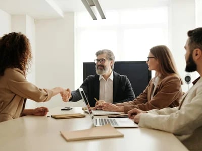 Headhunter-Netzwerke: Wie sie Ihnen Zugang zu exklusiven Talenten verschaffen