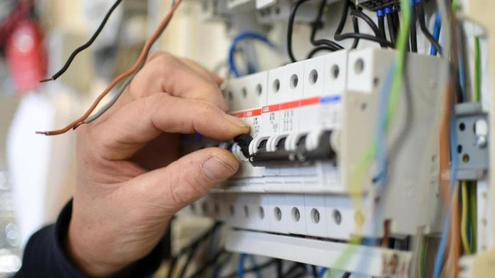 VDE Prüfung gemäß DGUV V3: So stellen Sie die Sicherheit elektrischer Anlagen sicher