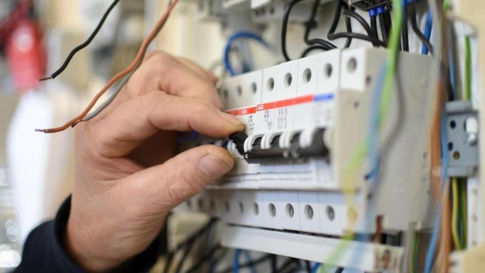 VDE Prüfung gemäß DGUV V3: So stellen Sie die Sicherheit elektrischer Anlagen sicher