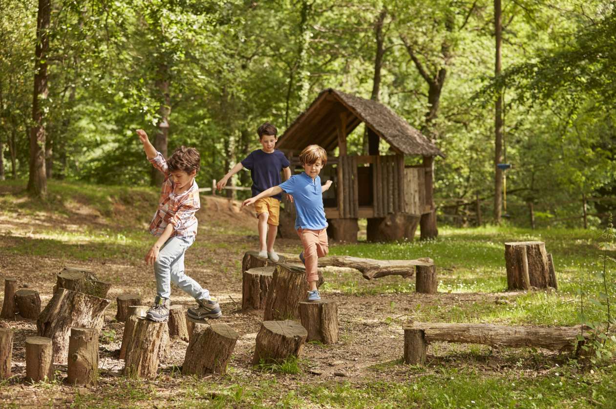 Warum Bewegung im Alltag wichtig ist durch Bewegungsspiele mit Kindern